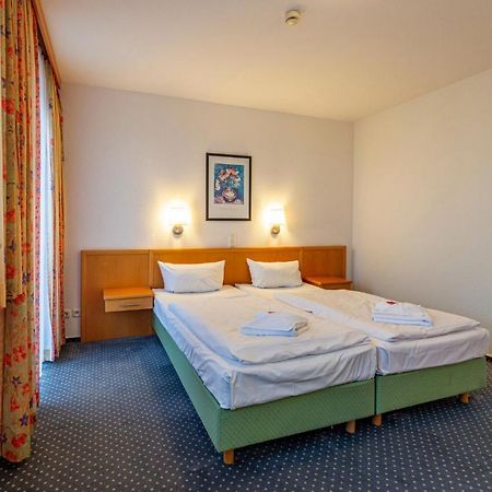 Hotel Rostock West Im "Kritzmow Park" Екстериор снимка