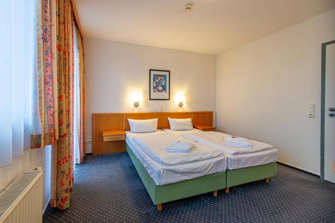 Hotel Rostock West Im "Kritzmow Park" Екстериор снимка