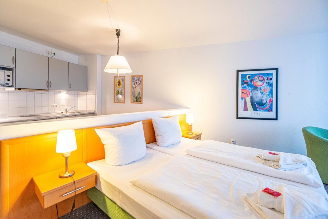 Hotel Rostock West Im "Kritzmow Park" Екстериор снимка