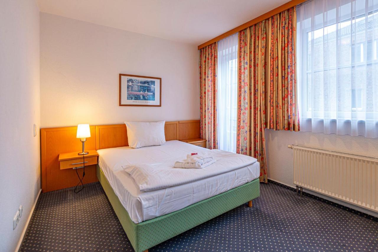 Hotel Rostock West Im "Kritzmow Park" Екстериор снимка