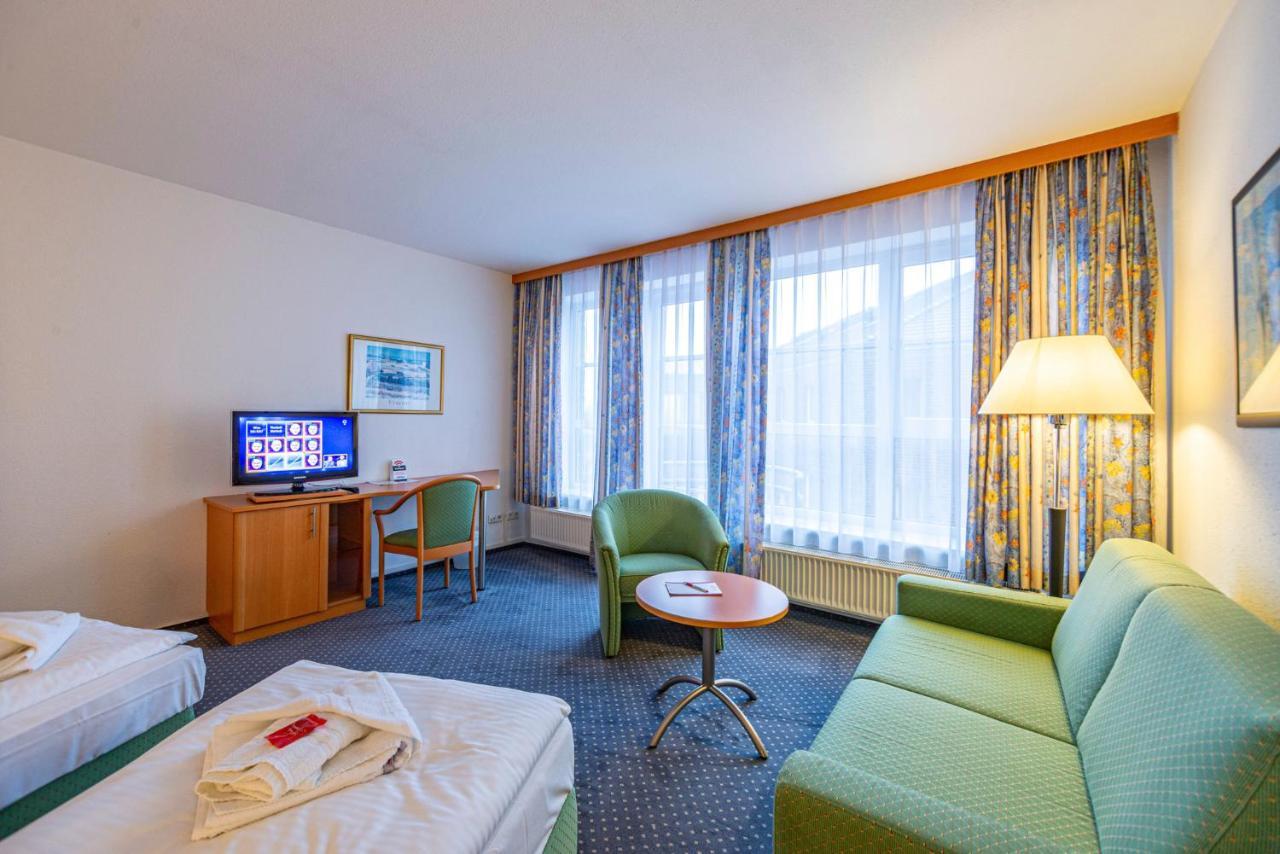 Hotel Rostock West Im "Kritzmow Park" Екстериор снимка