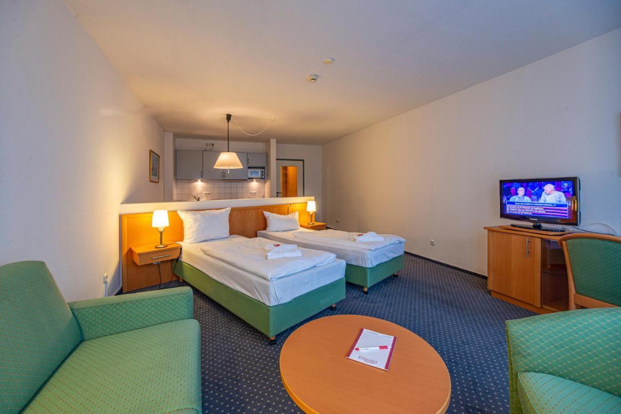 Hotel Rostock West Im "Kritzmow Park" Екстериор снимка