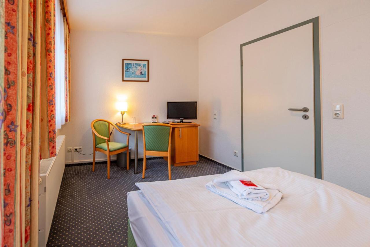 Hotel Rostock West Im "Kritzmow Park" Екстериор снимка
