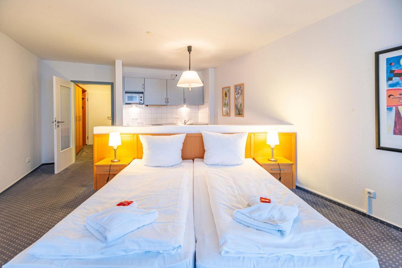 Hotel Rostock West Im "Kritzmow Park" Екстериор снимка