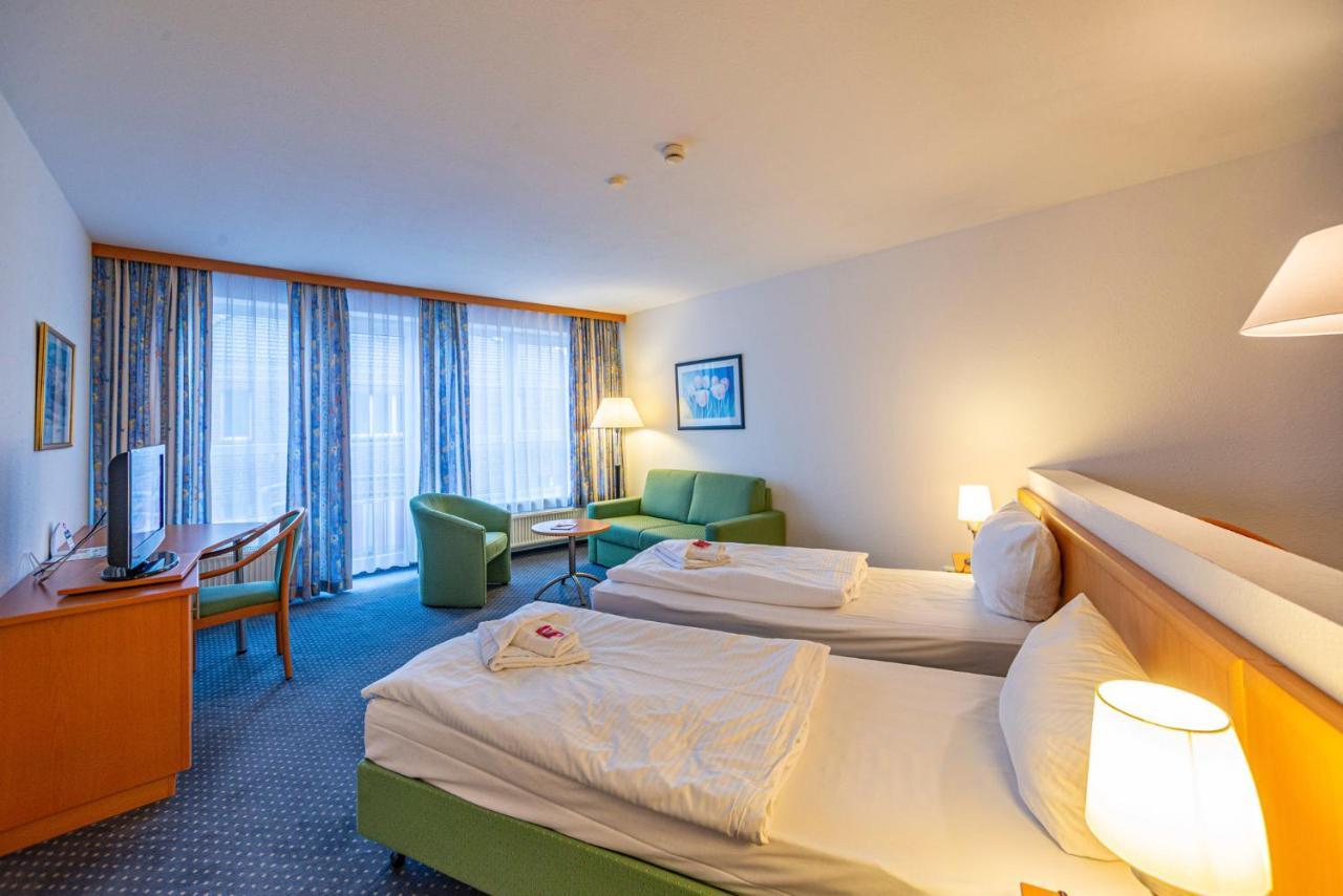 Hotel Rostock West Im "Kritzmow Park" Екстериор снимка