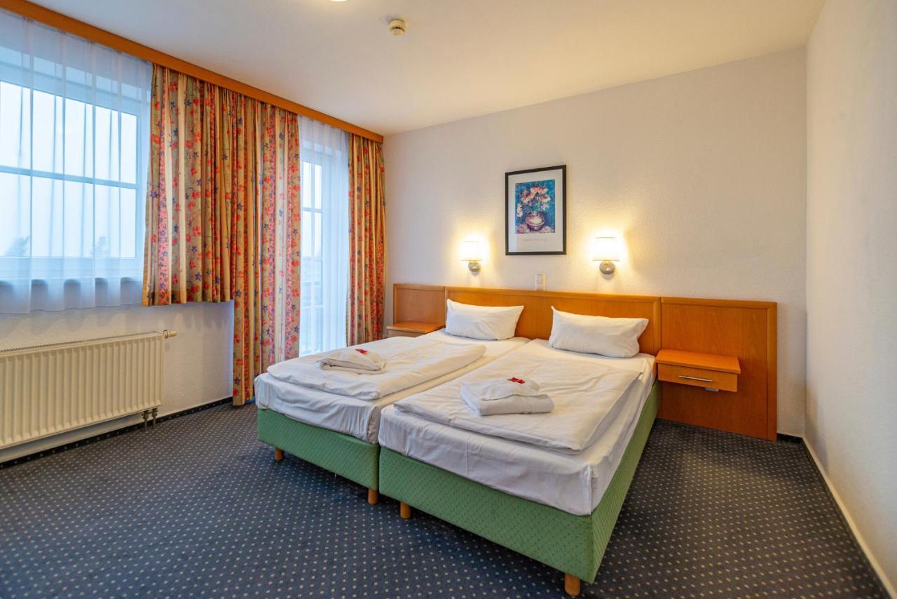 Hotel Rostock West Im "Kritzmow Park" Екстериор снимка