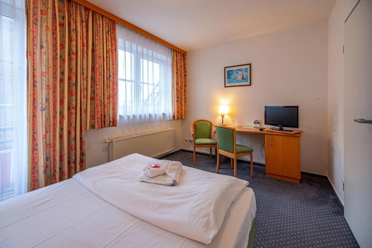 Hotel Rostock West Im "Kritzmow Park" Екстериор снимка