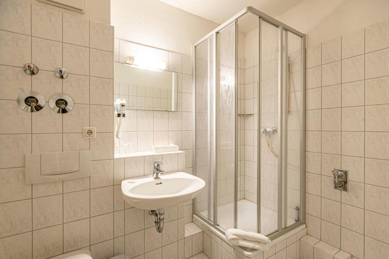 Hotel Rostock West Im "Kritzmow Park" Екстериор снимка