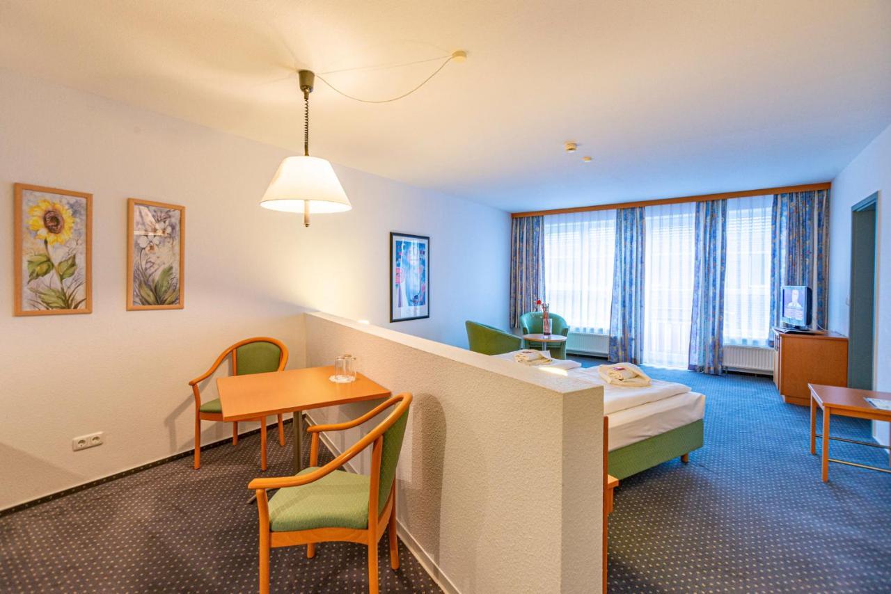 Hotel Rostock West Im "Kritzmow Park" Екстериор снимка